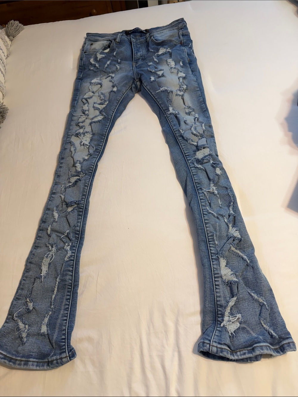 Men’s 32x34 Valabasas Blue Distressed tearaway super stacked Jeans
